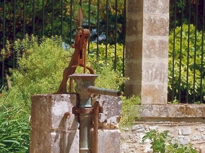 Chateau Les Farcies Du Pech 3*